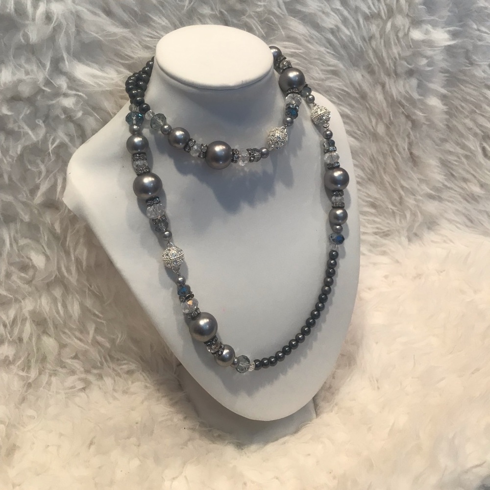 Unique three-portioned necklace 🧲